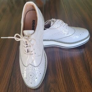 DADAWEN Womens Shoe Size 39  8.5 US White Wing Tip Oxford Academia Preppy